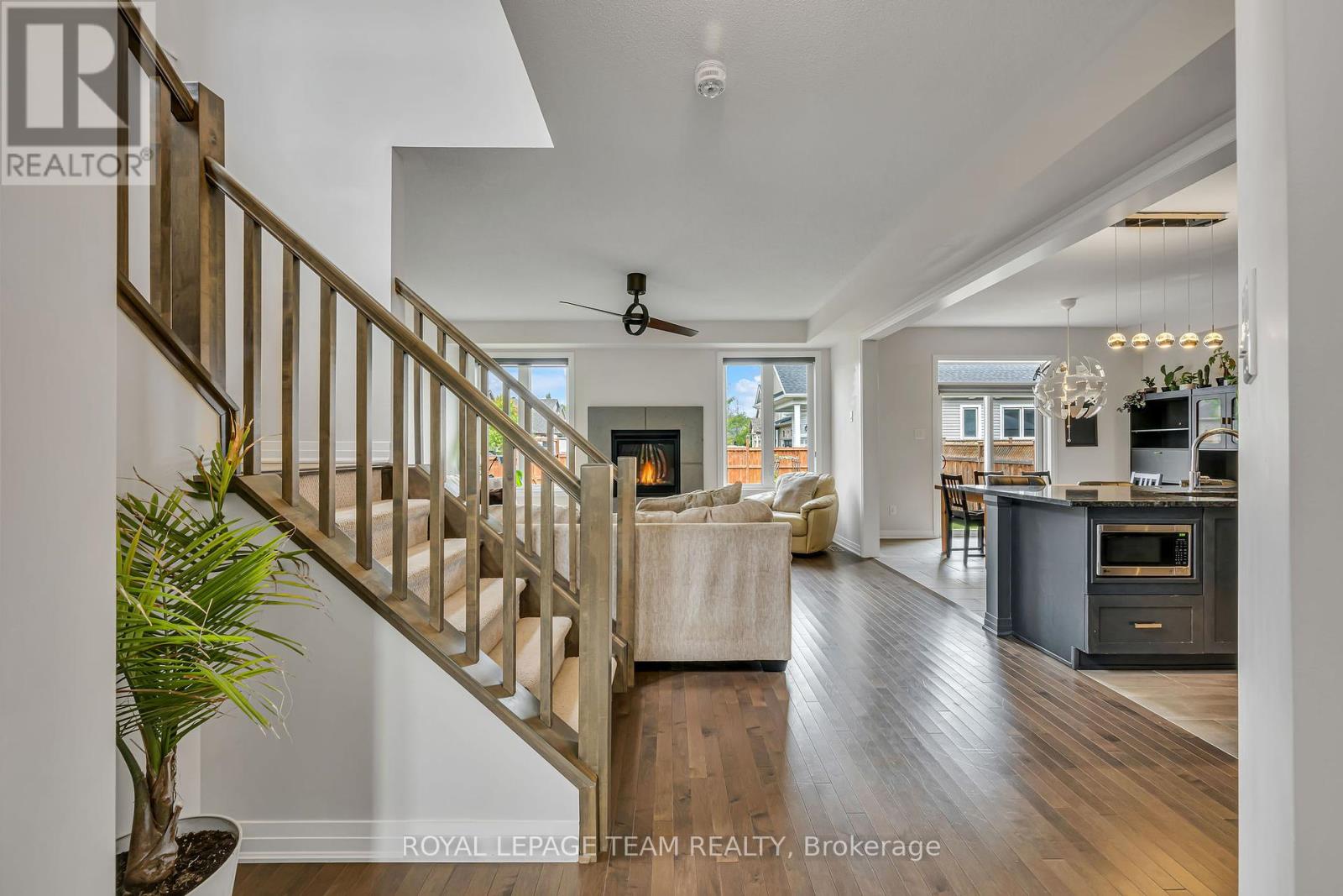 1201 De Pencier Drive