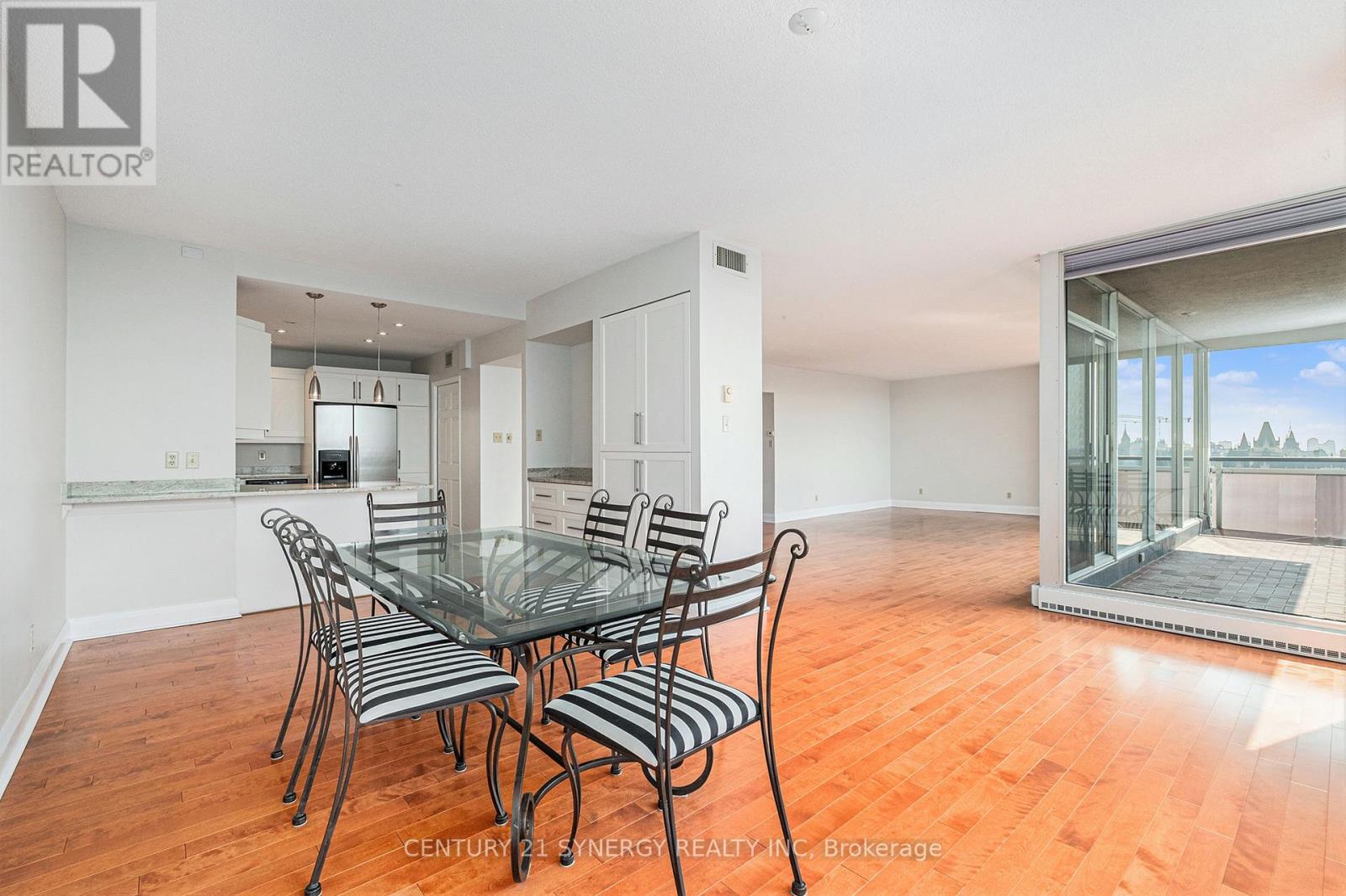 2202 - 160 George Street