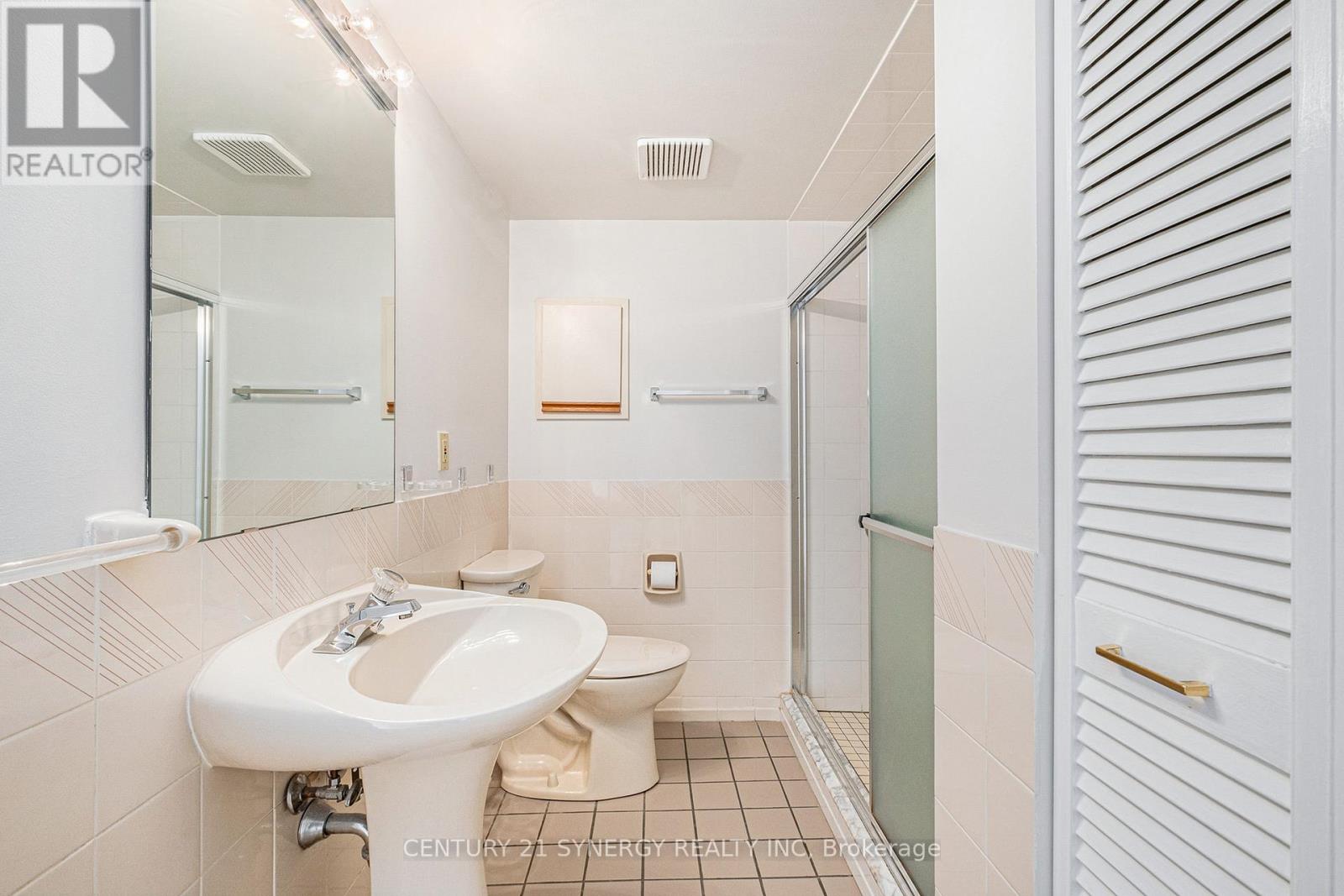 2202 - 160 George Street