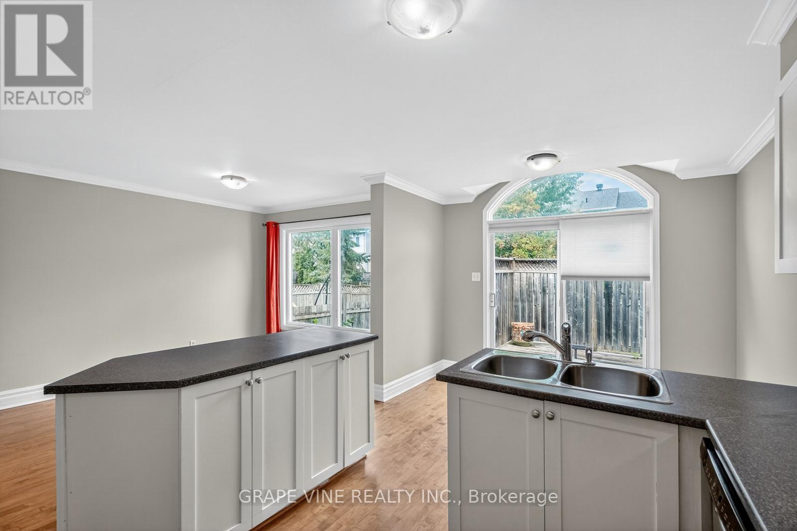 27 Flowertree Crescent