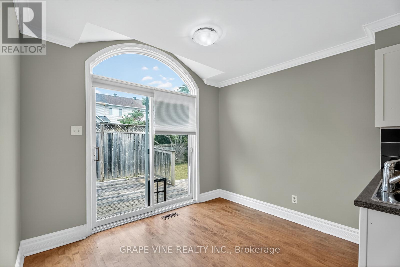27 Flowertree Crescent