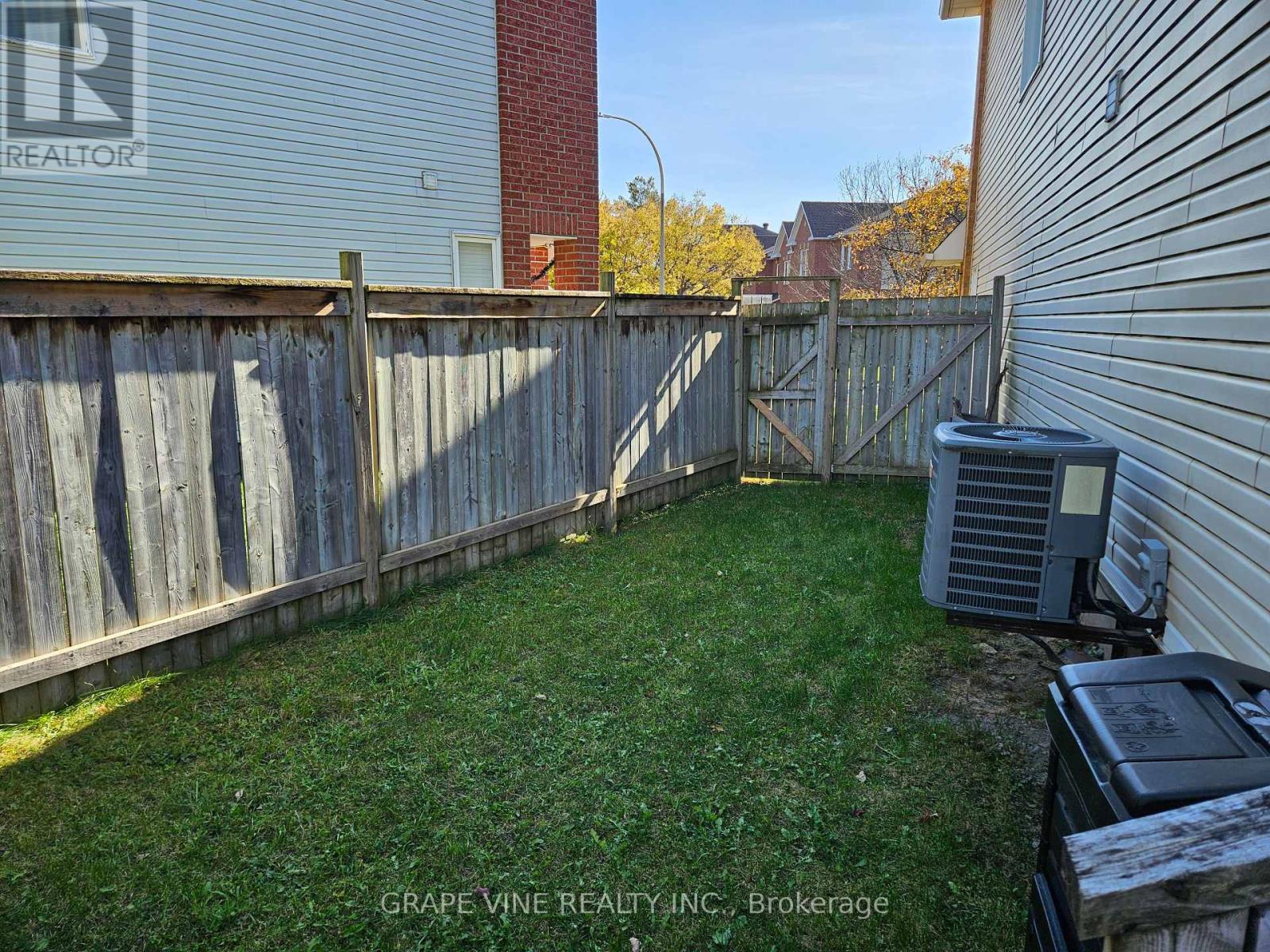 27 Flowertree Crescent