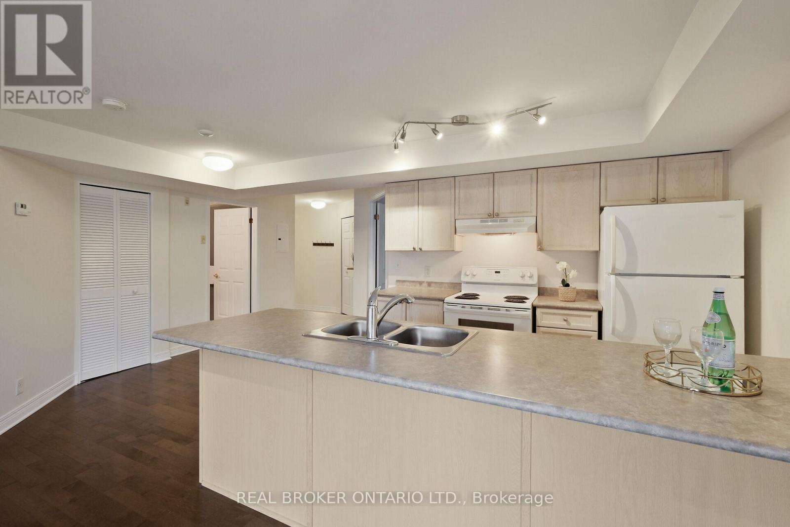 306 - 429 Somerset Street W