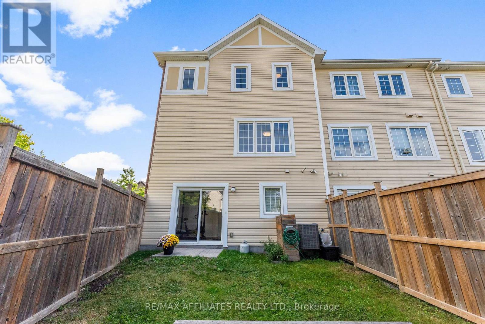 407 Coldwater Crescent