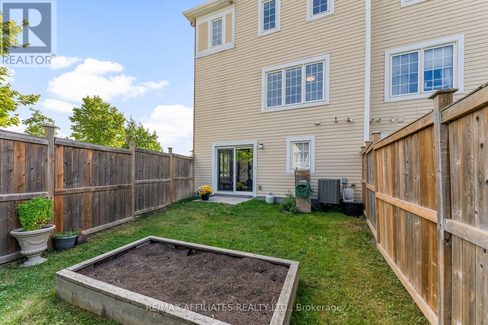 407 Coldwater Crescent