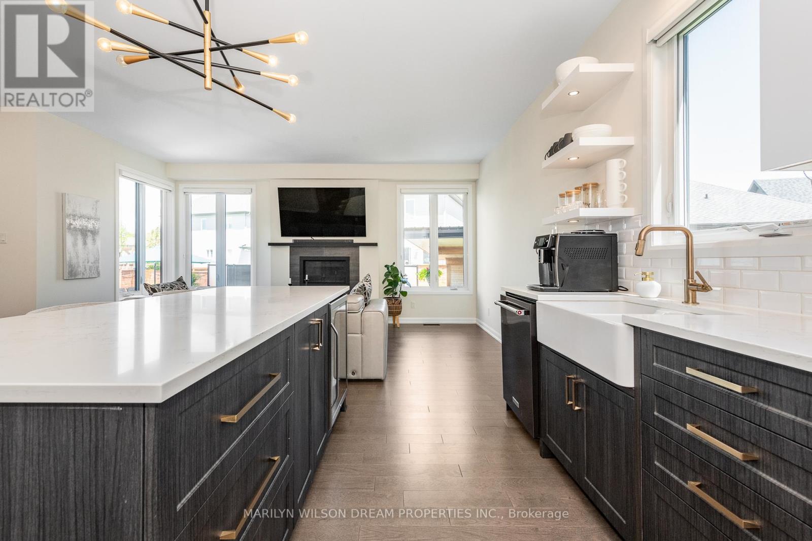 228 Onyx Crescent
