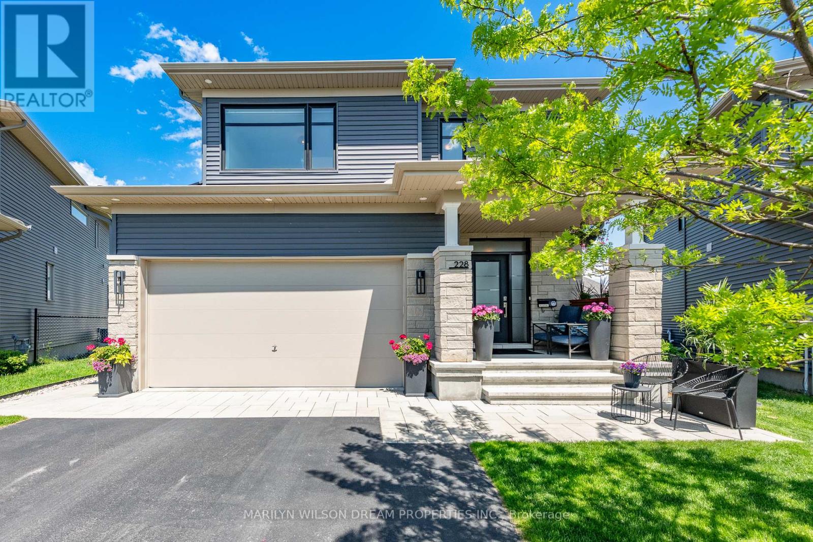228 Onyx Crescent