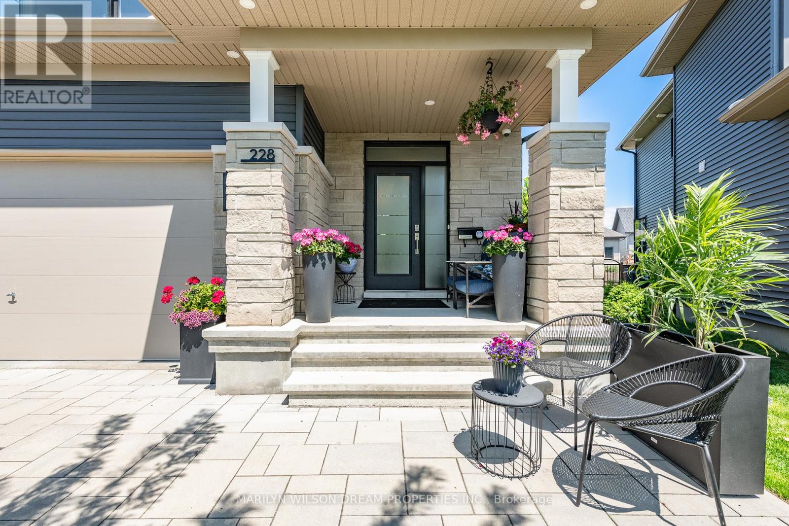 228 Onyx Crescent