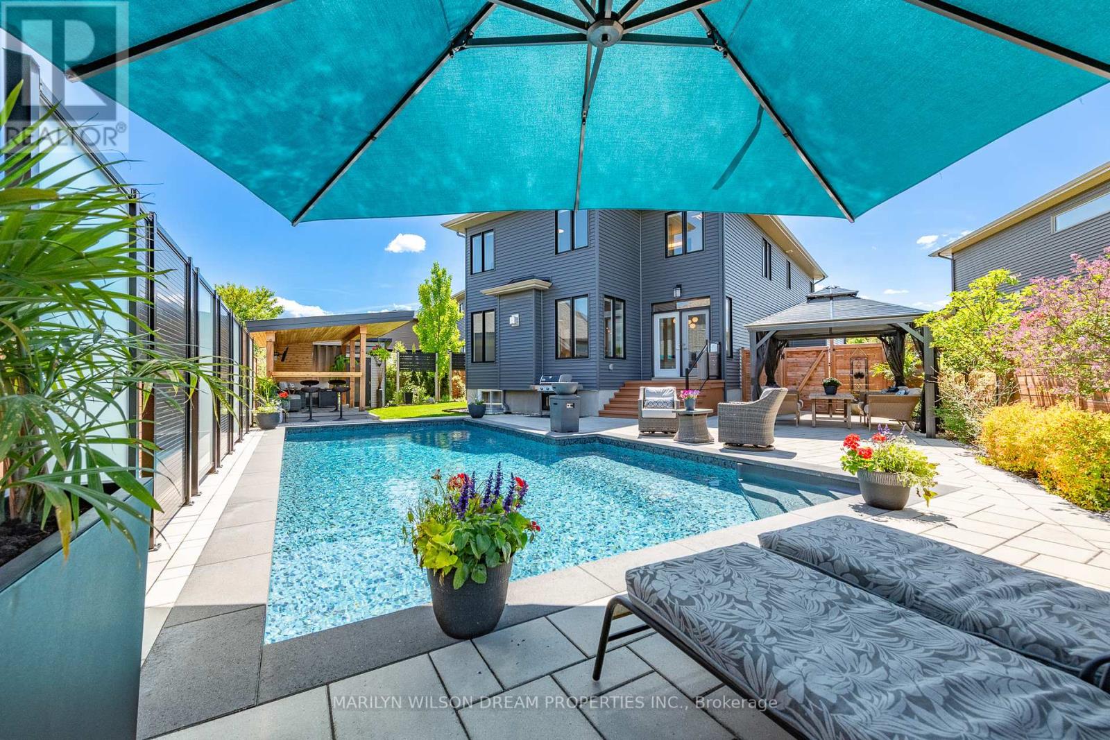228 Onyx Crescent