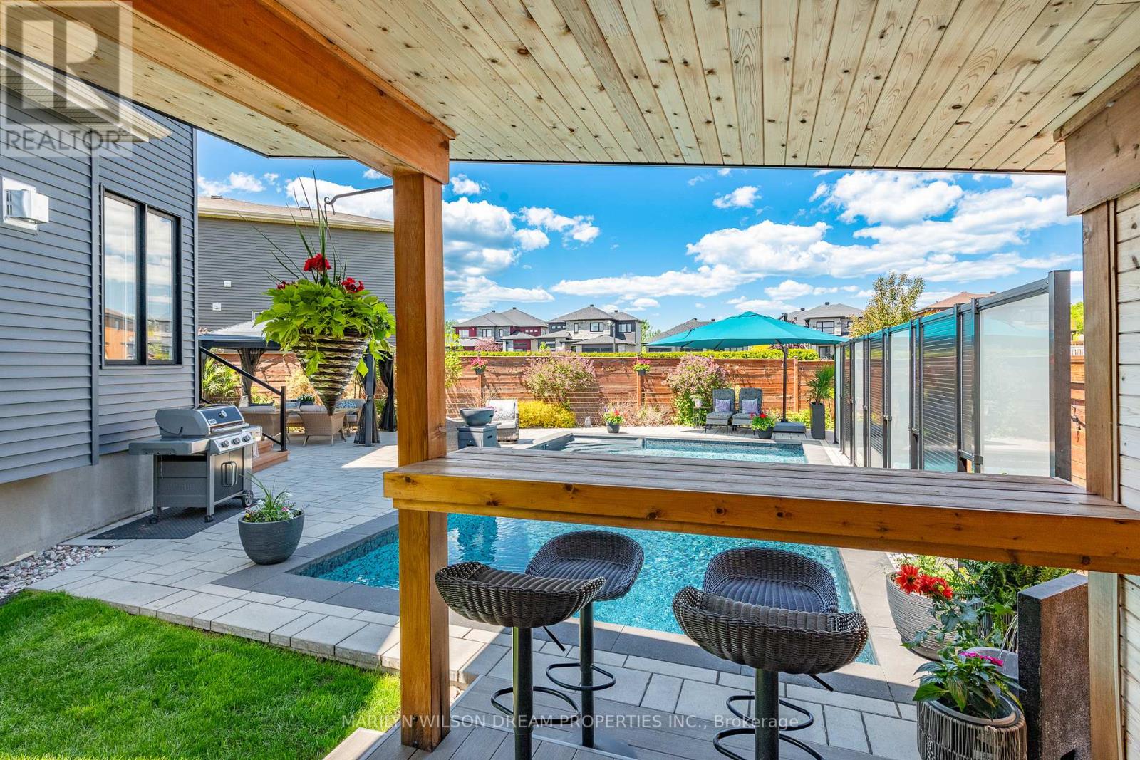 228 Onyx Crescent