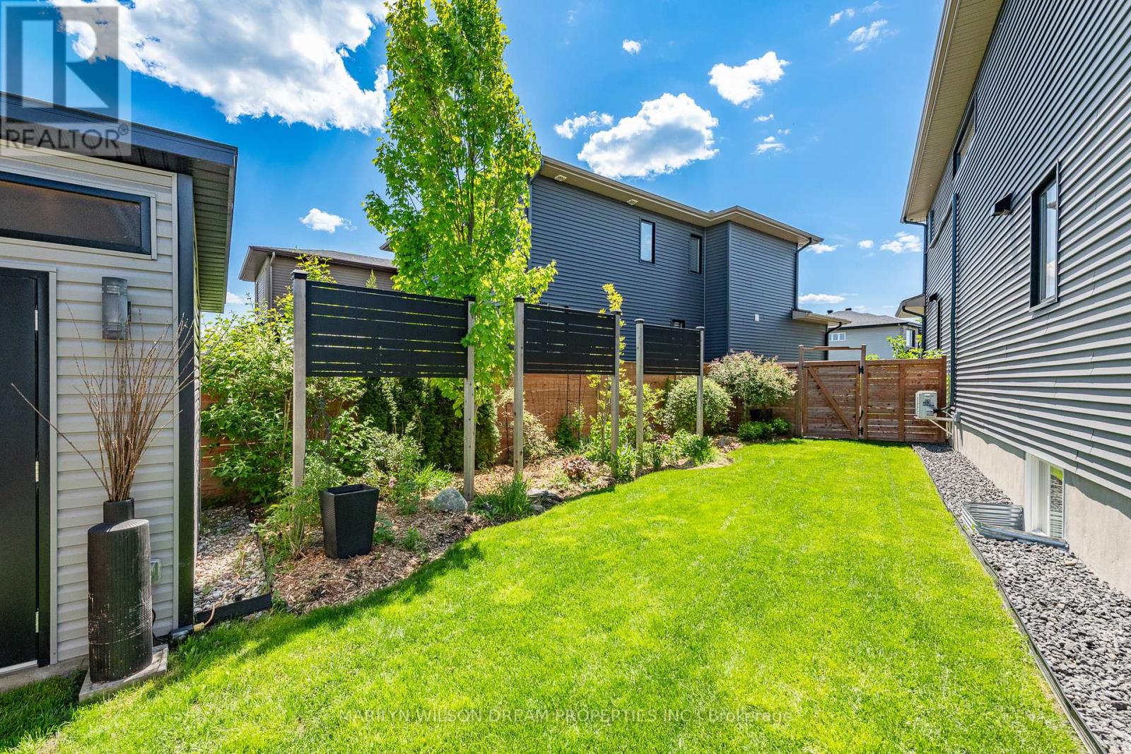 228 Onyx Crescent