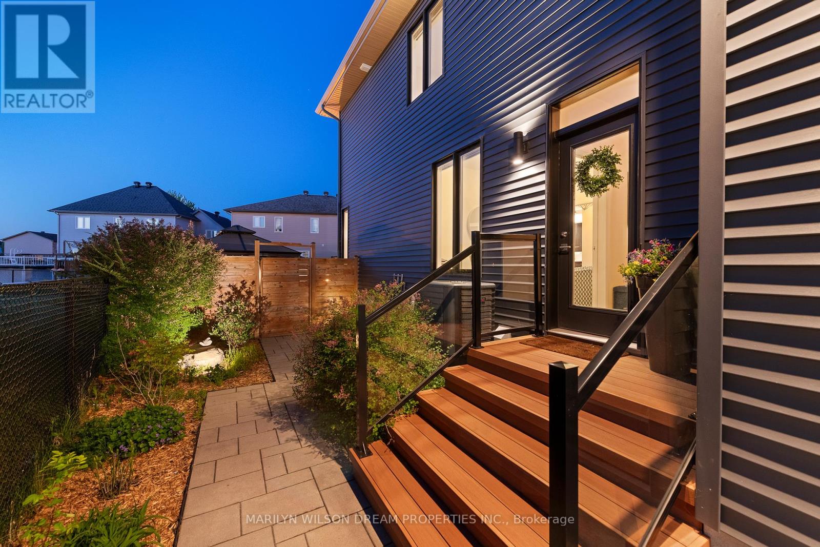 228 Onyx Crescent