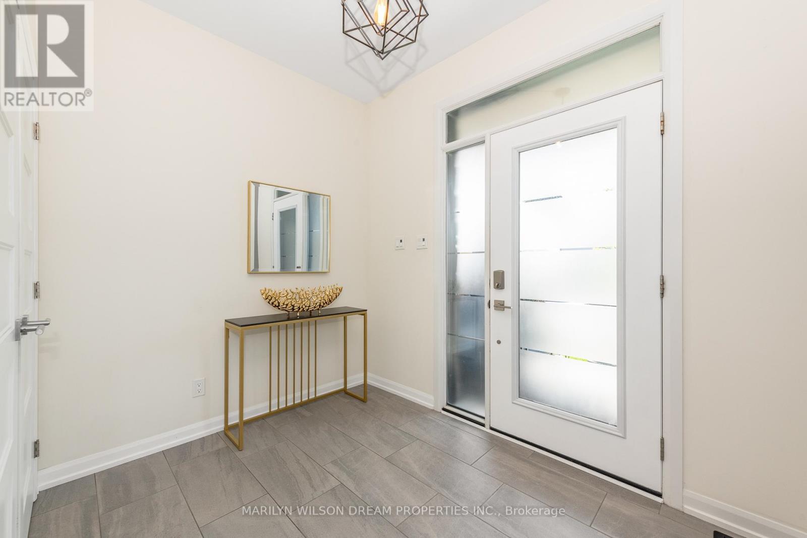 228 Onyx Crescent