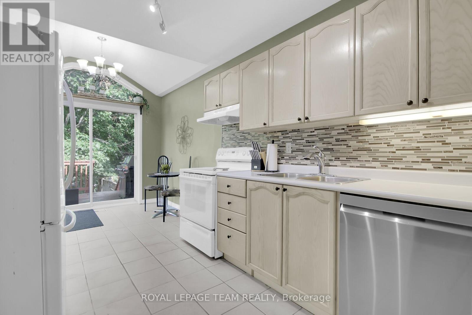 75 Inverary Drive