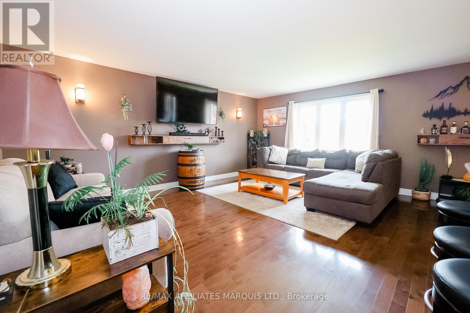 133 St George Street E