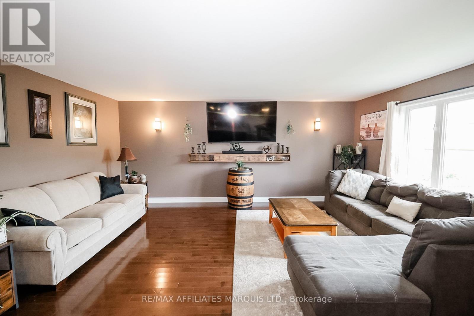 133 St George Street E