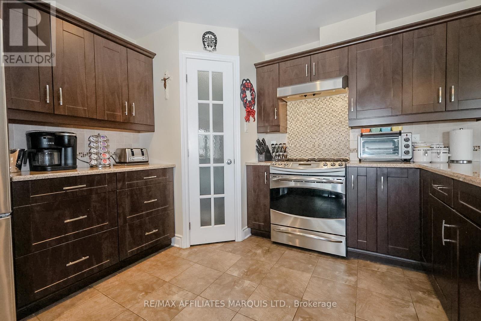 133 St George Street E