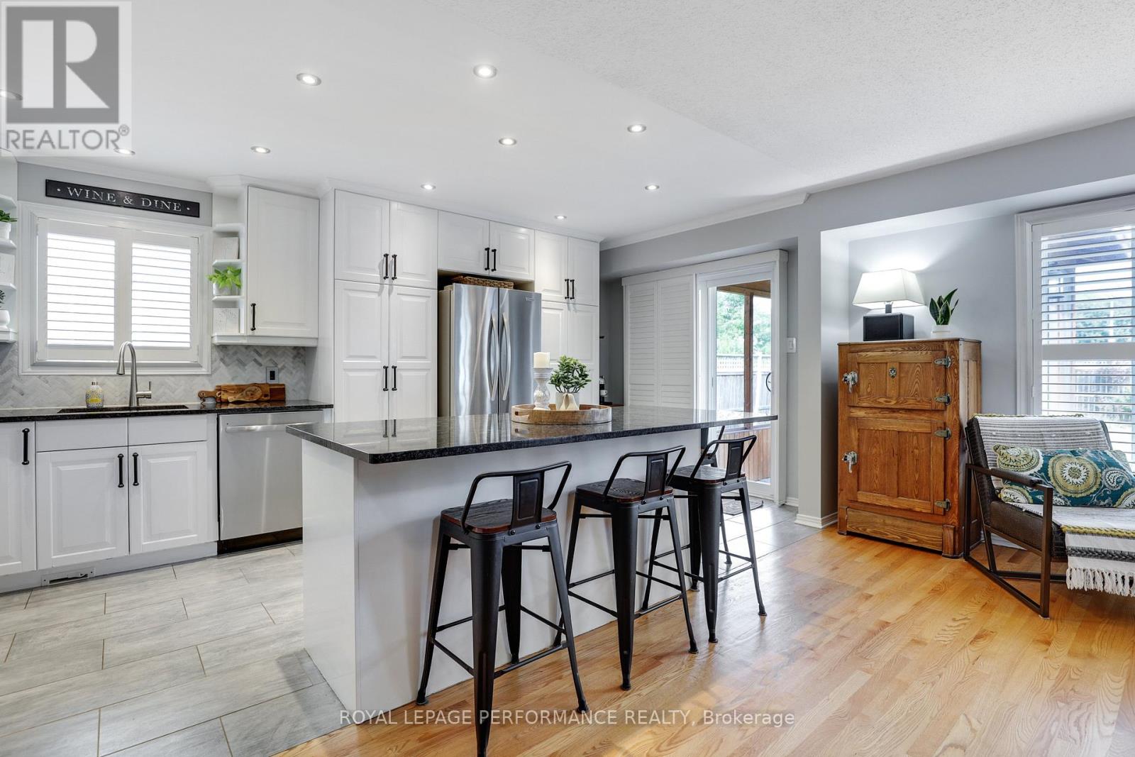 824 Covehead Crescent