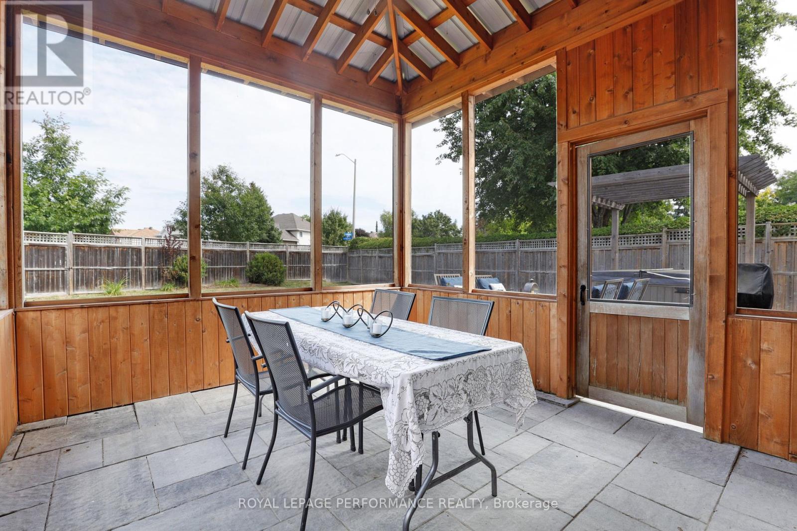 824 Covehead Crescent
