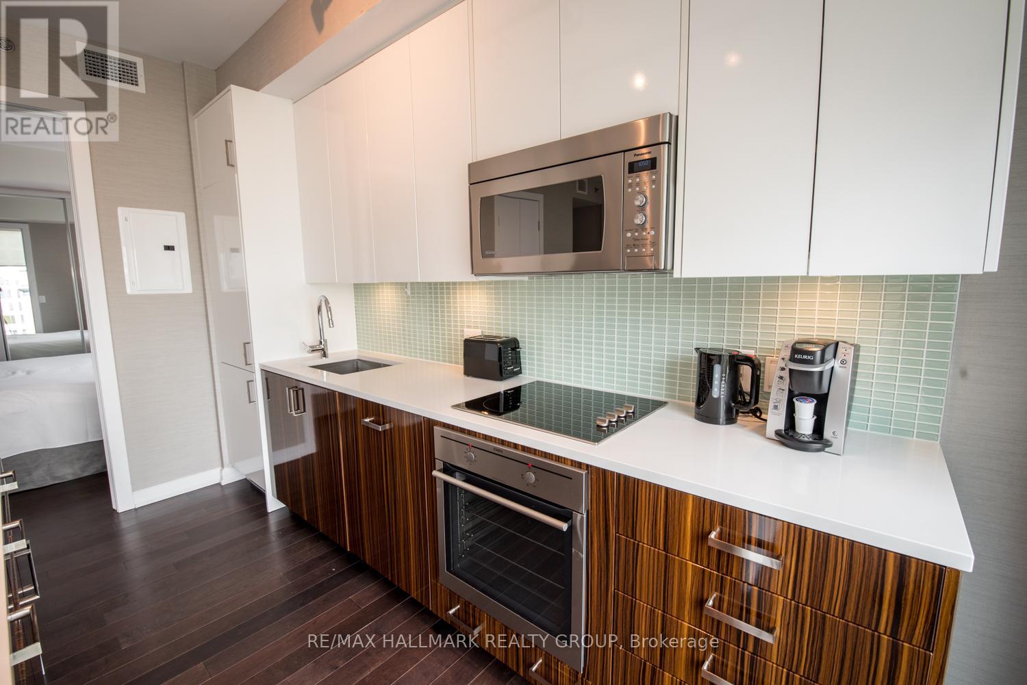 1111 - 300 Lisgar Street