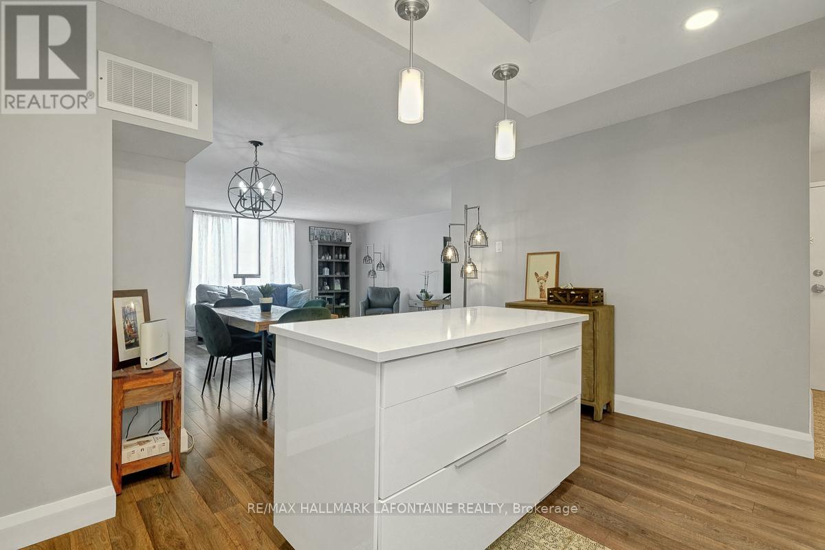 401 - 475 Laurier Avenue W