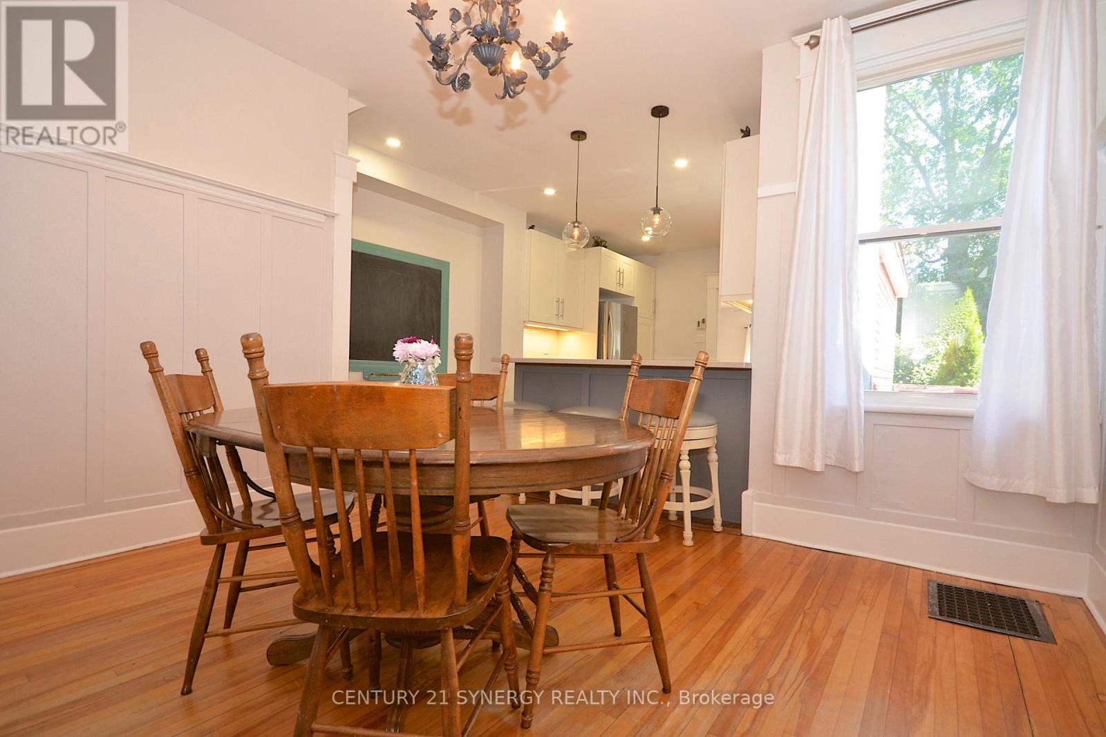47 Roslyn Avenue