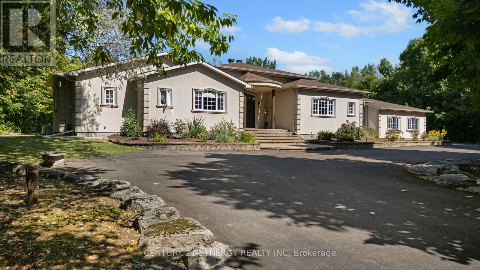 1281 Georges Vanier Drive N