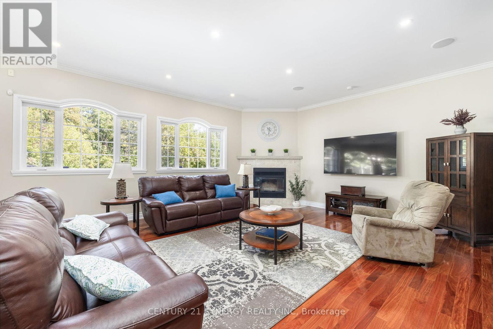 1281 Georges Vanier Drive N