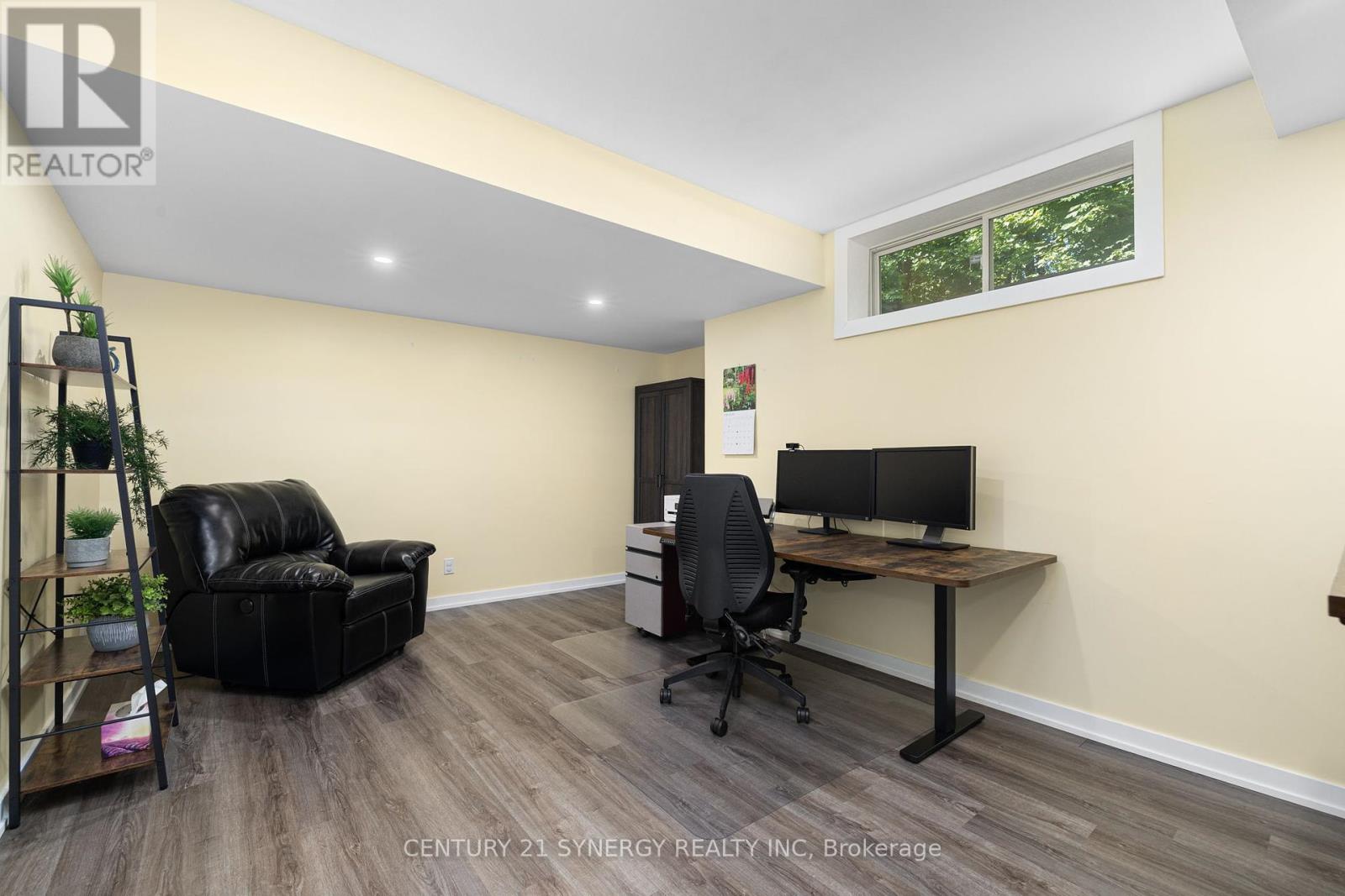 1281 Georges Vanier Drive N