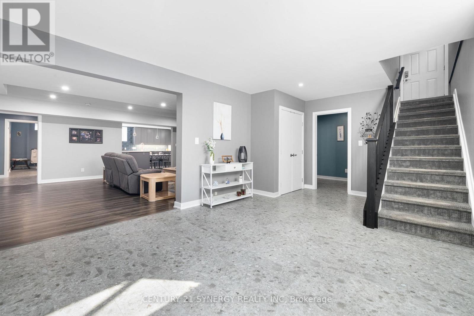 1281 Georges Vanier Drive N