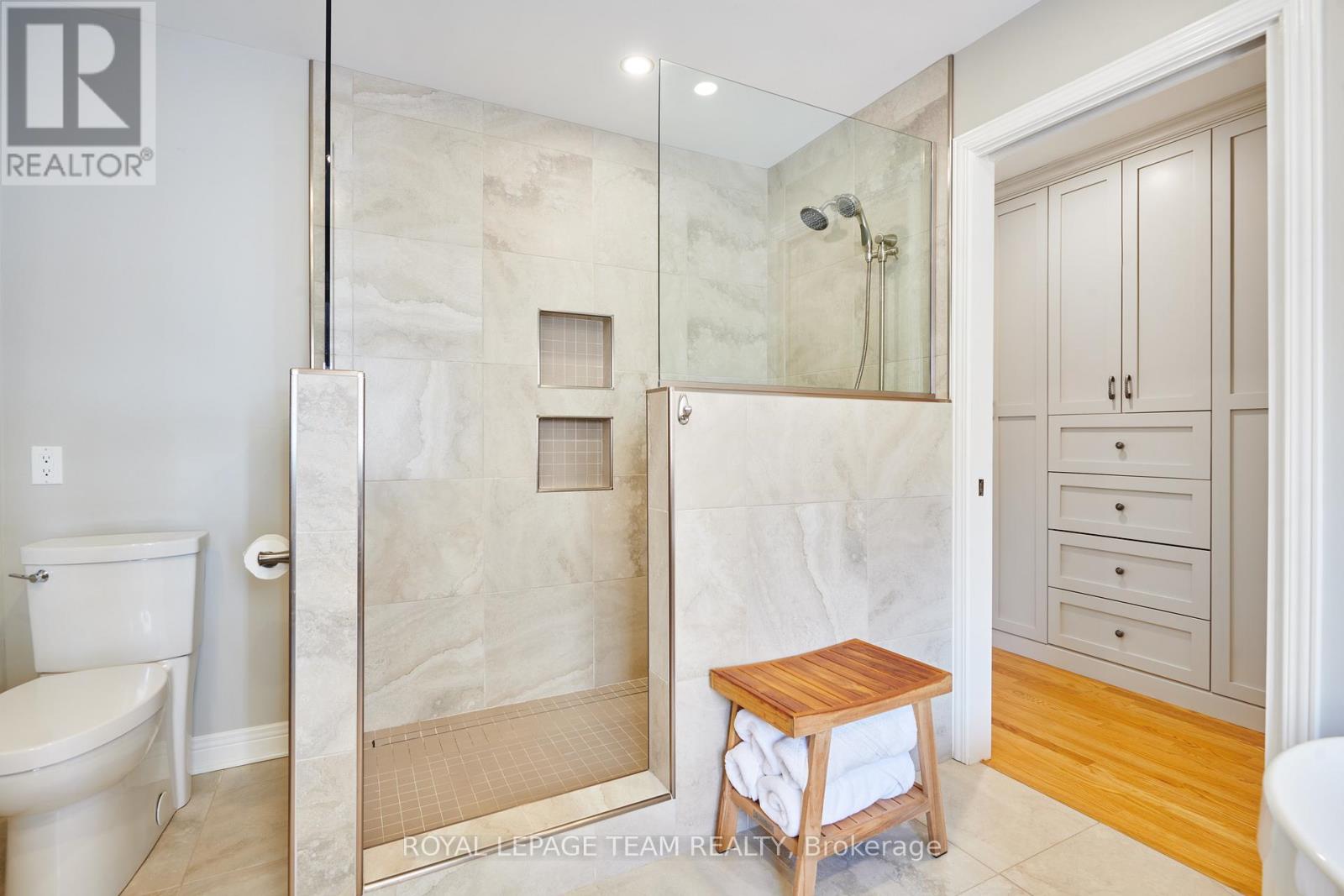 33 Northgate Street S