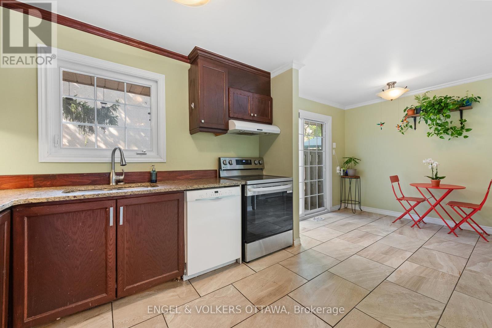 105 - 302 Kintyre Private