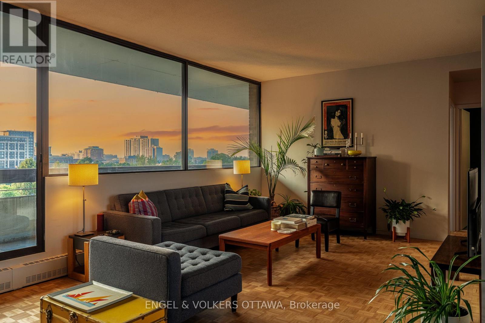 8a - 400 Laurier Avenue E