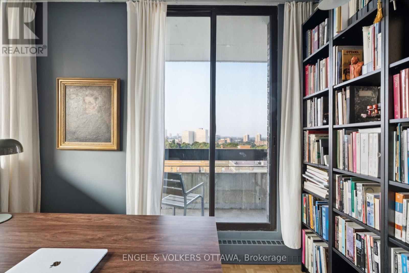 8a - 400 Laurier Avenue E
