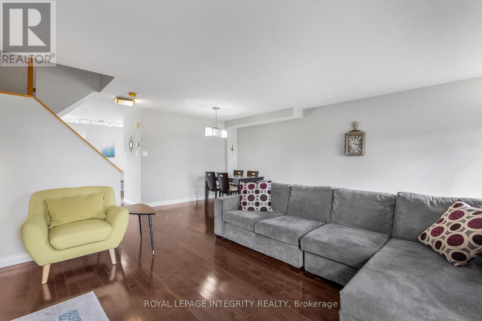 111 Arcola Private