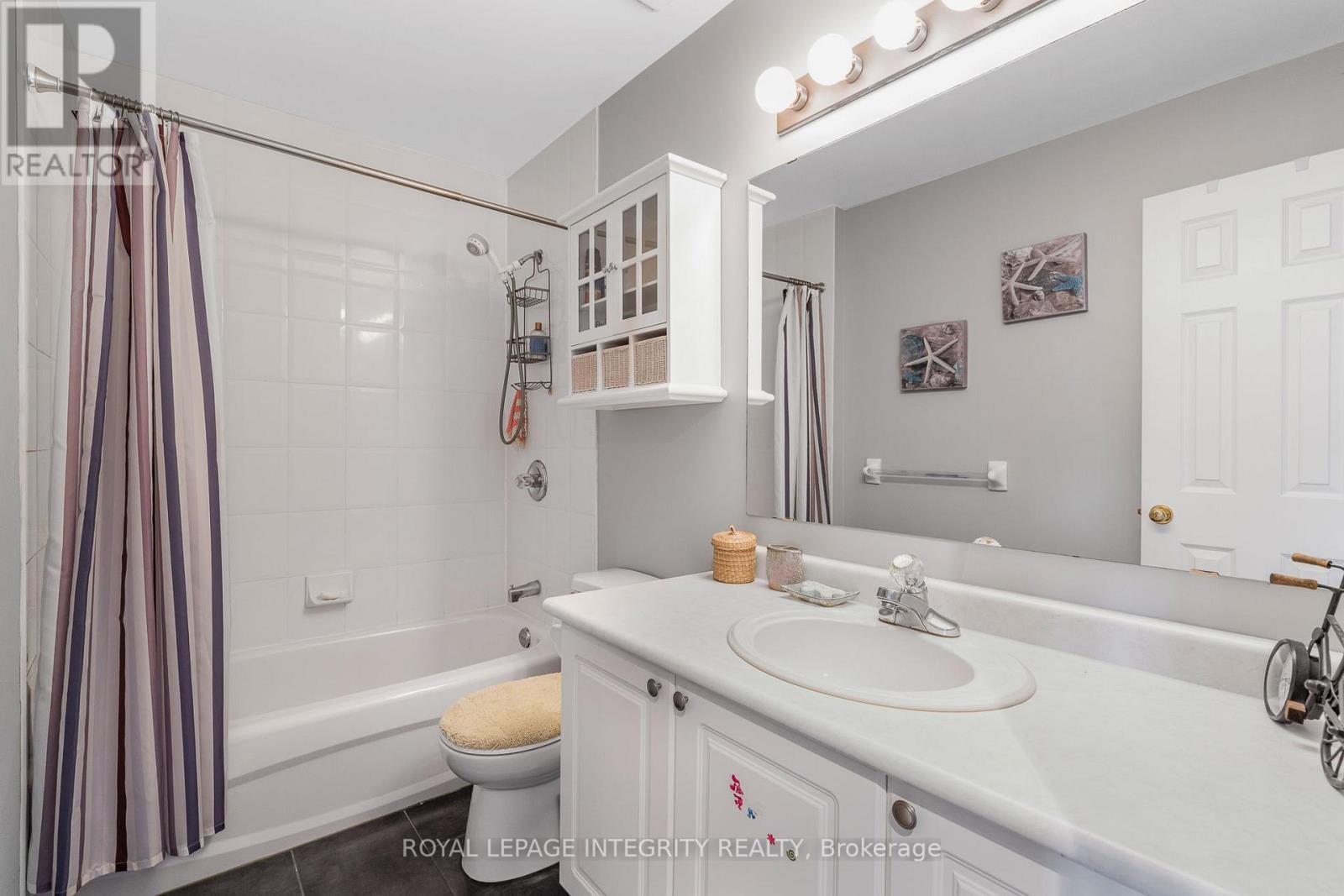 111 Arcola Private