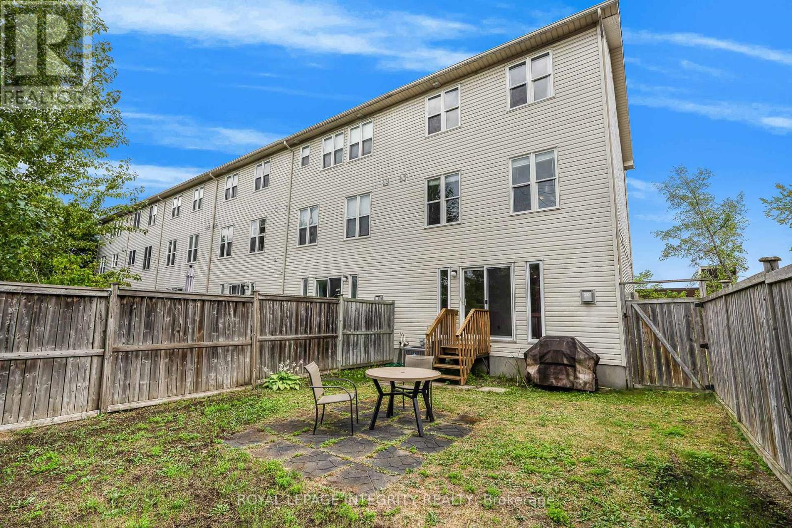 111 Arcola Private