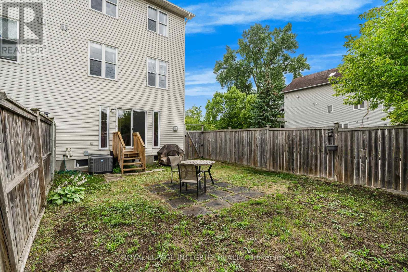 111 Arcola Private