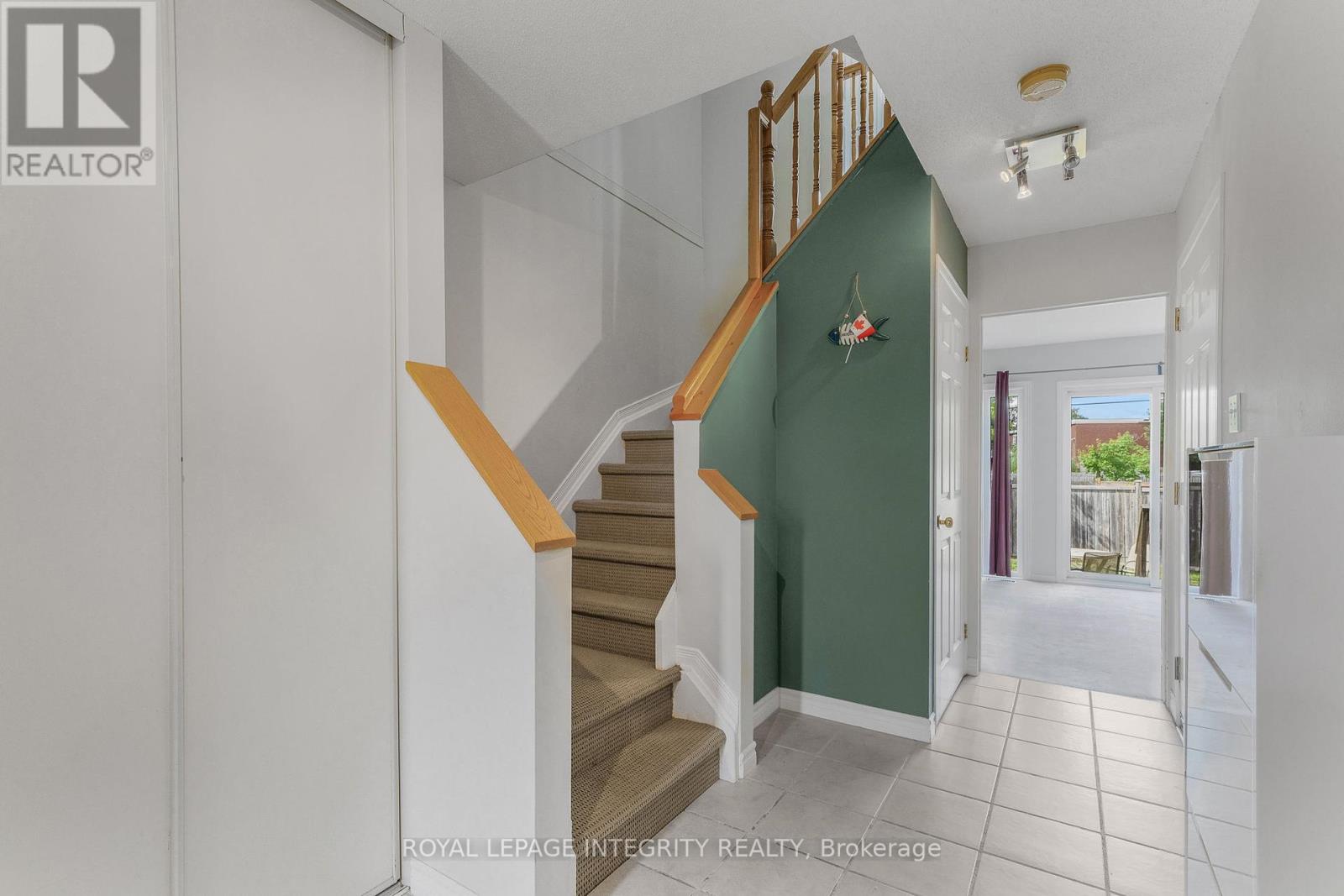 111 Arcola Private
