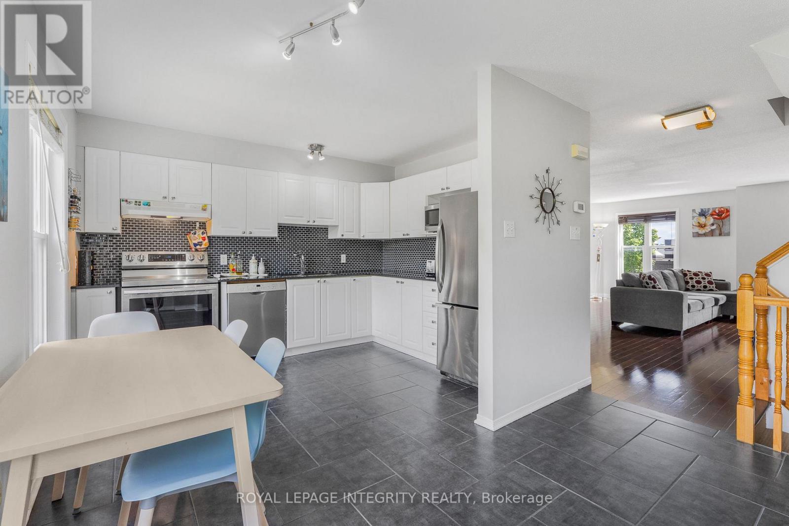 111 Arcola Private