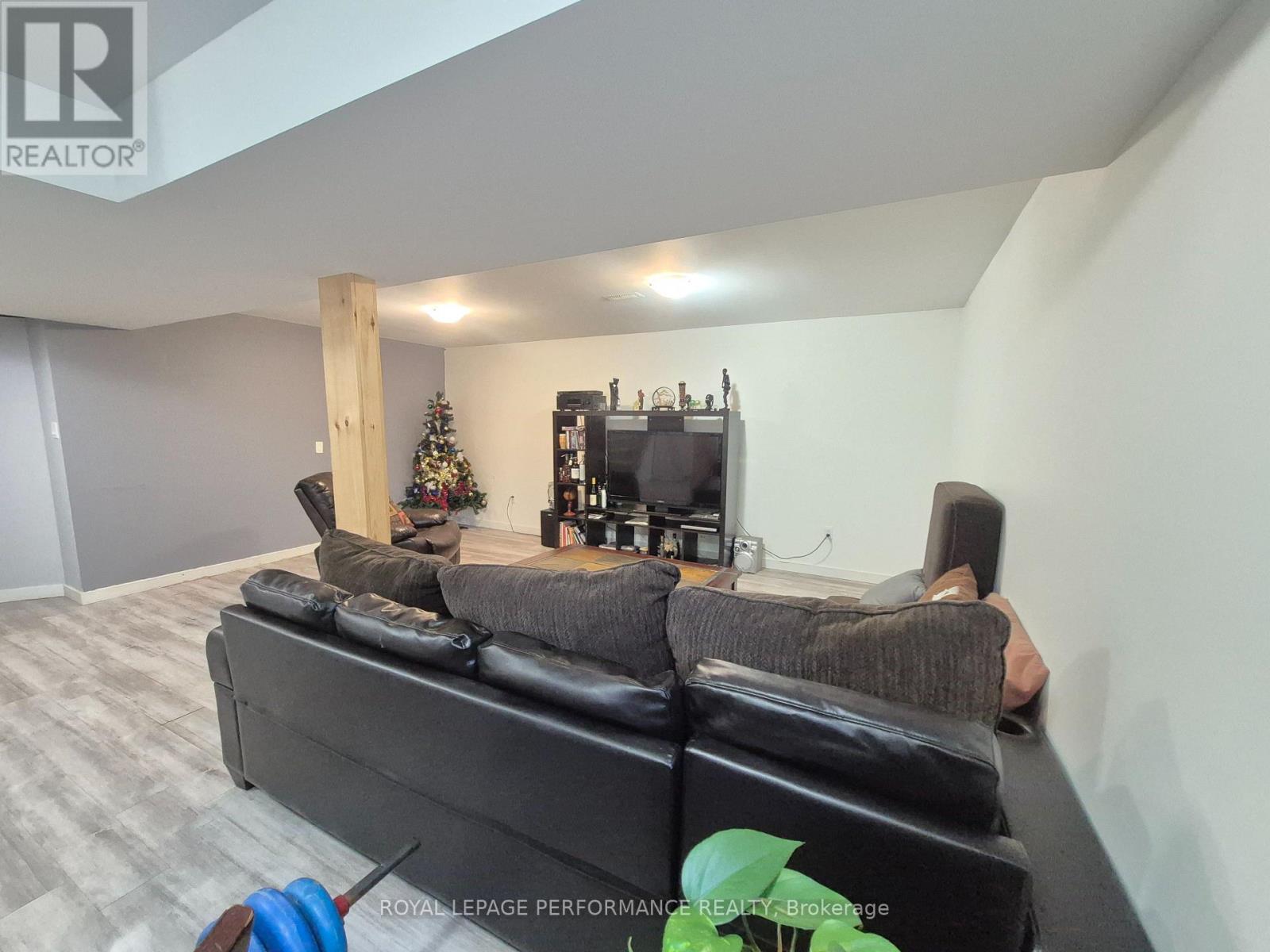 609 Robert Street