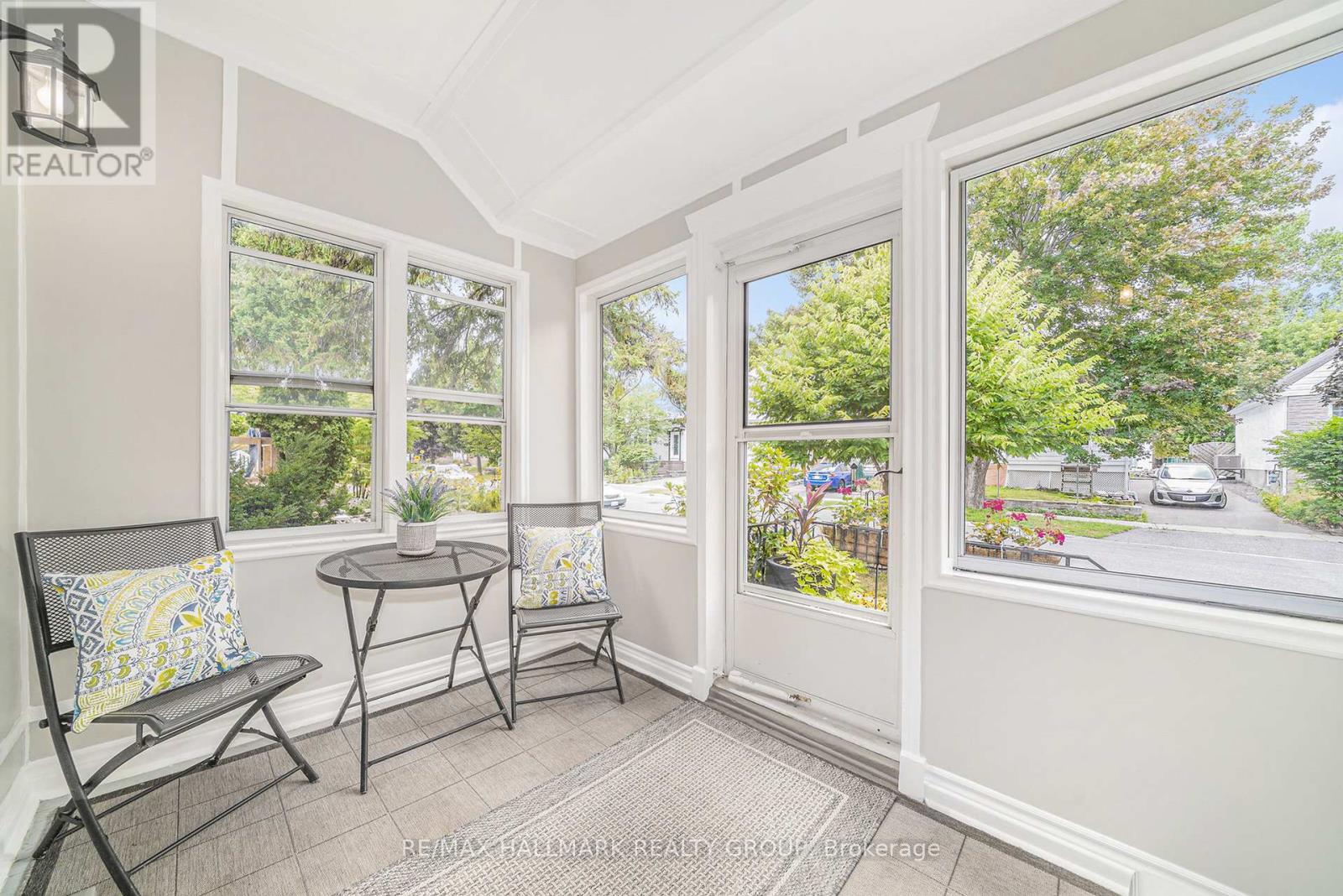 98 Dagmar Avenue