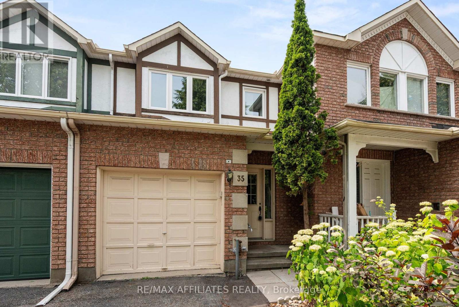 35 Locheland Crescent