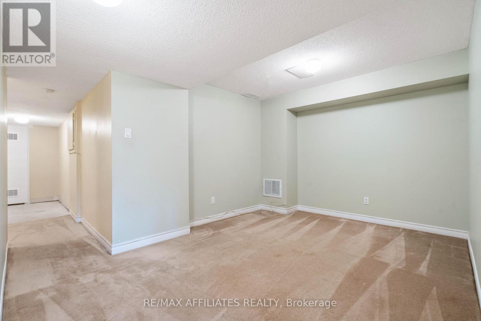 35 Locheland Crescent
