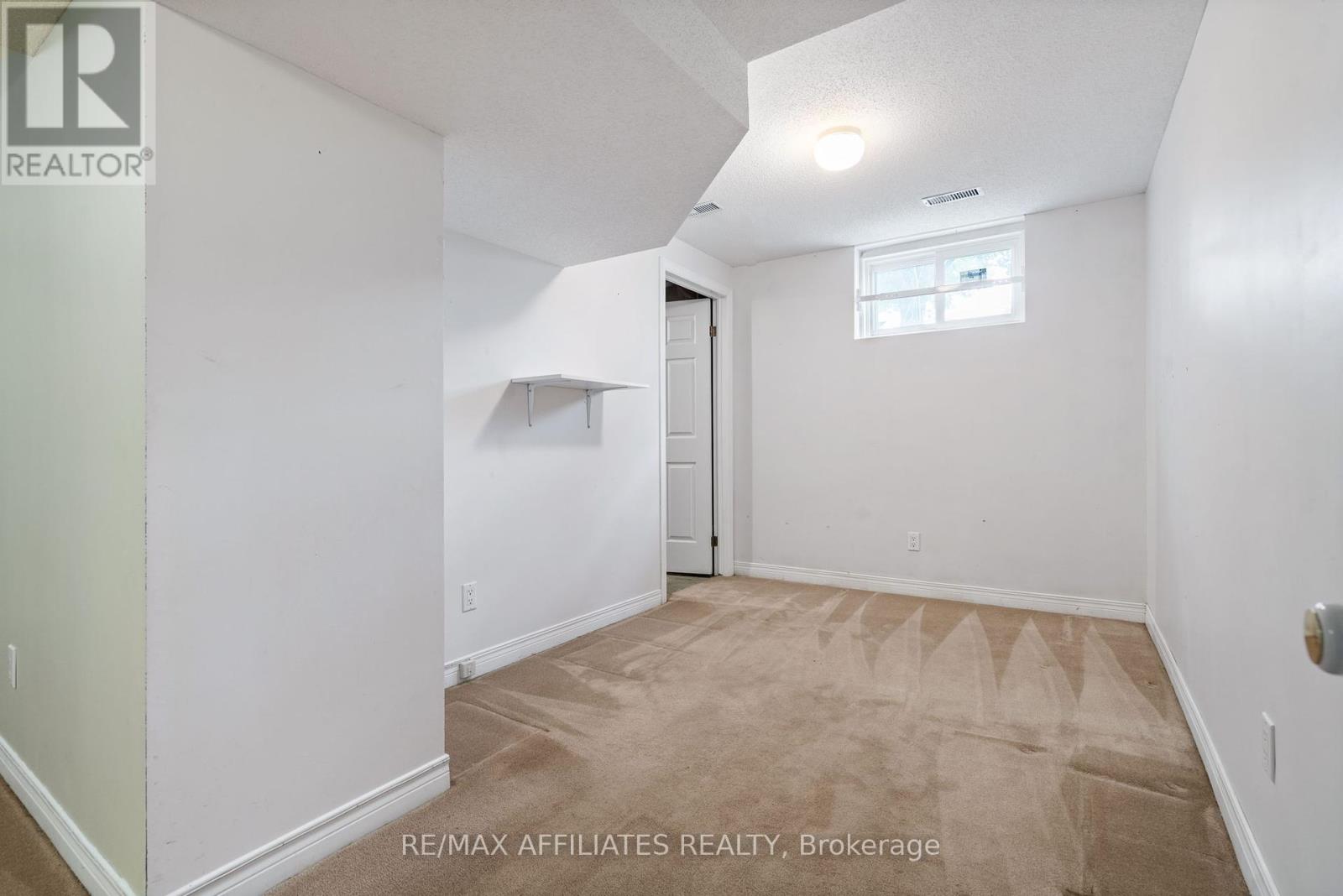 35 Locheland Crescent