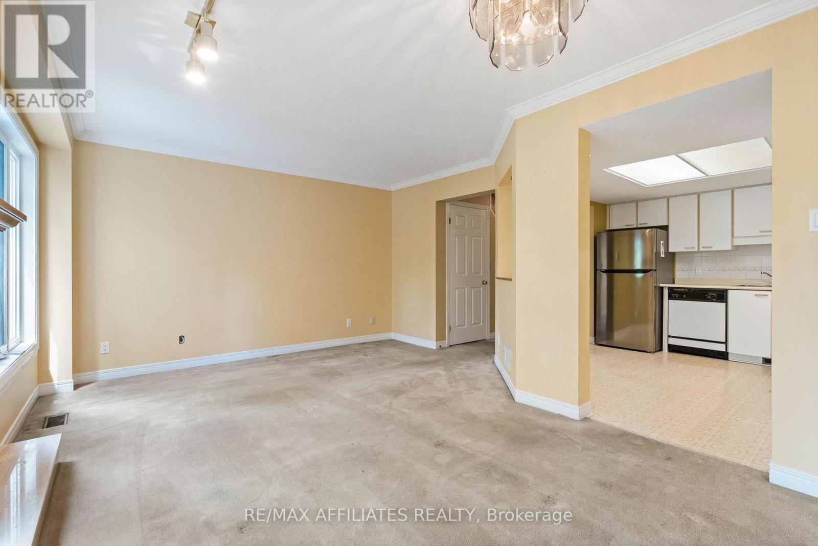 35 Locheland Crescent