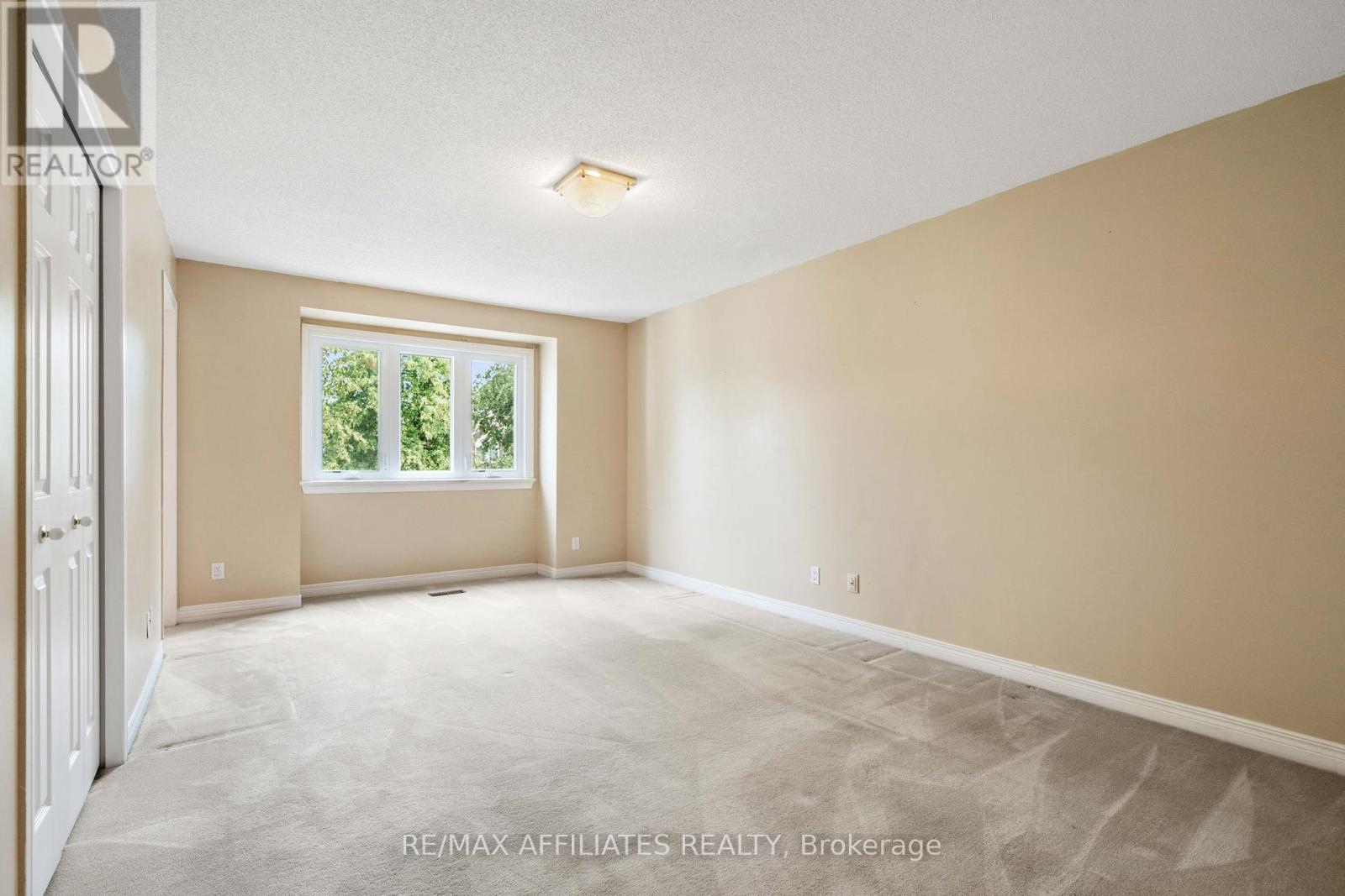 35 Locheland Crescent