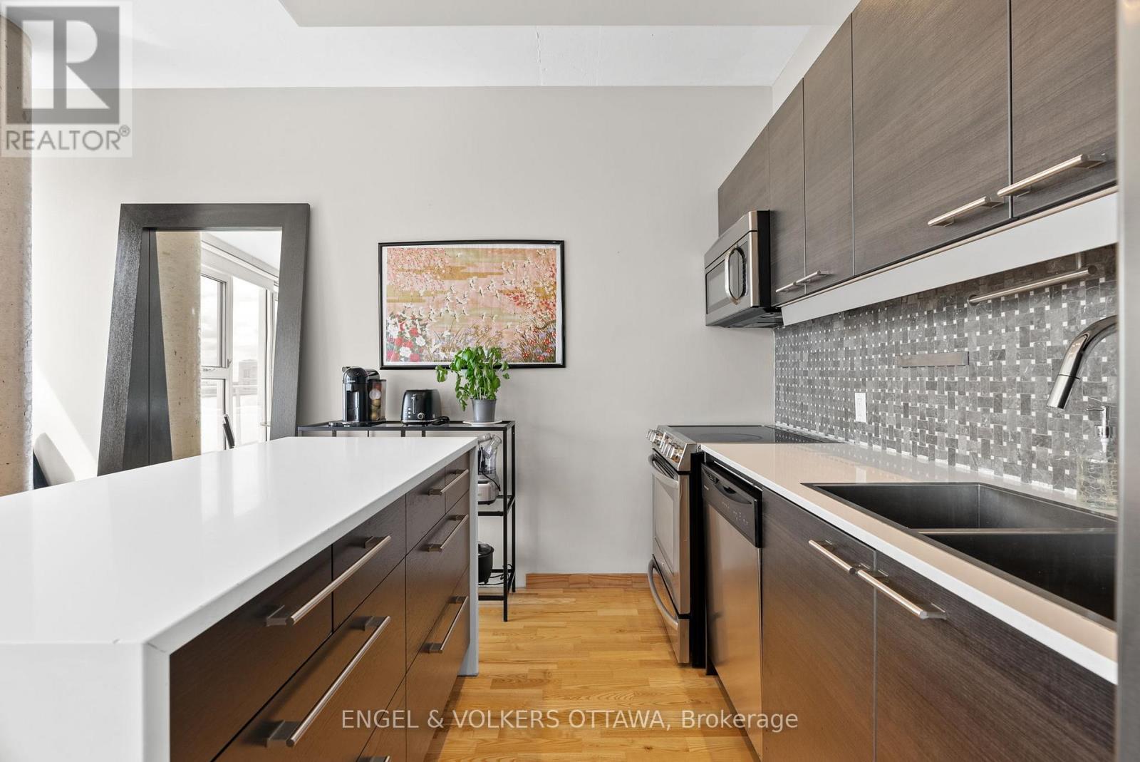 823 - 349 Mcleod Street