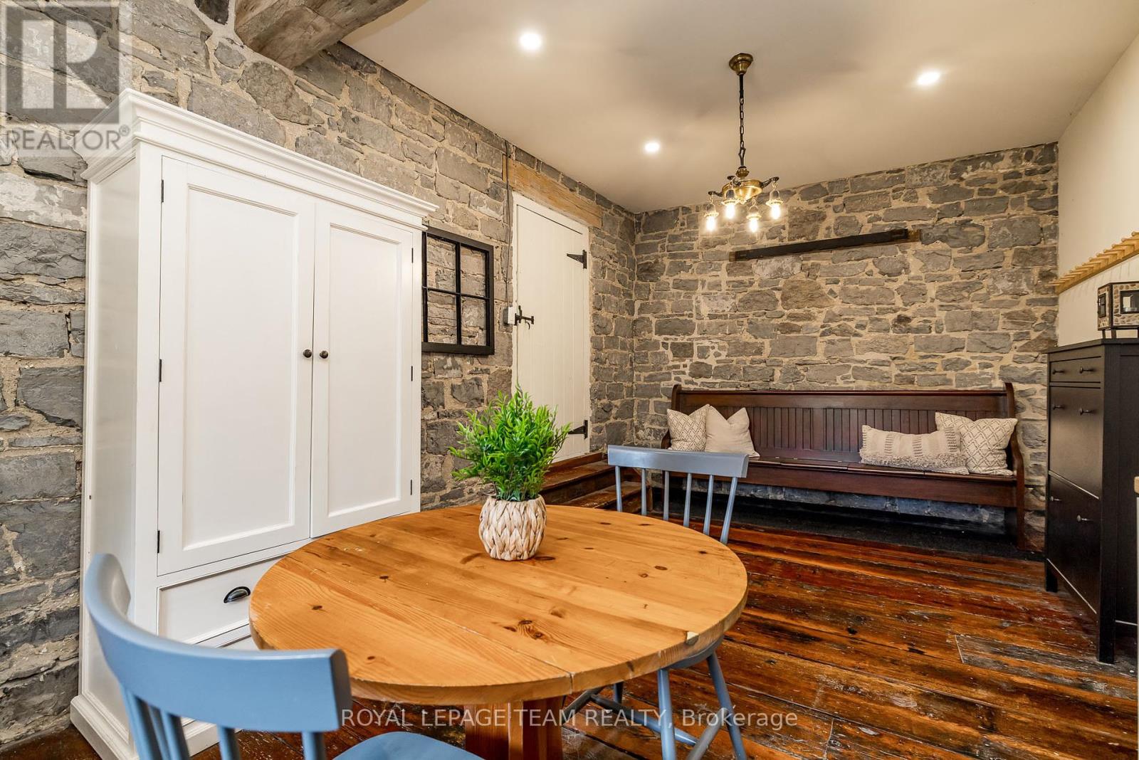 492 River Road