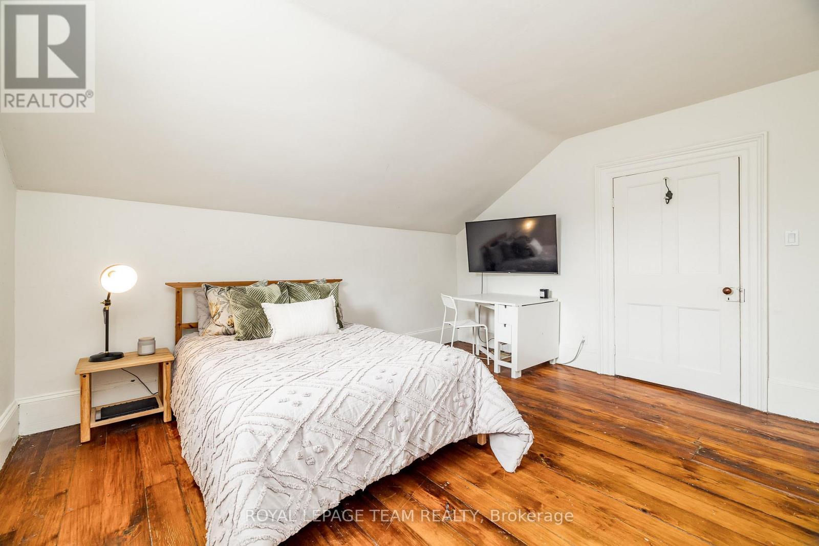 492 River Road